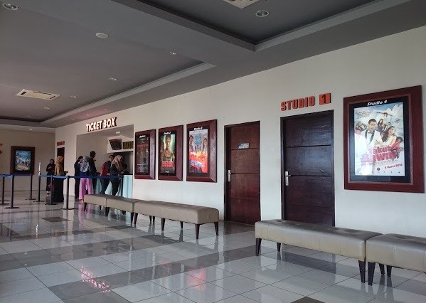 Cilacap Menari: Dakota Cinema, Tempat Hiburan yang Menghidupkan Malam